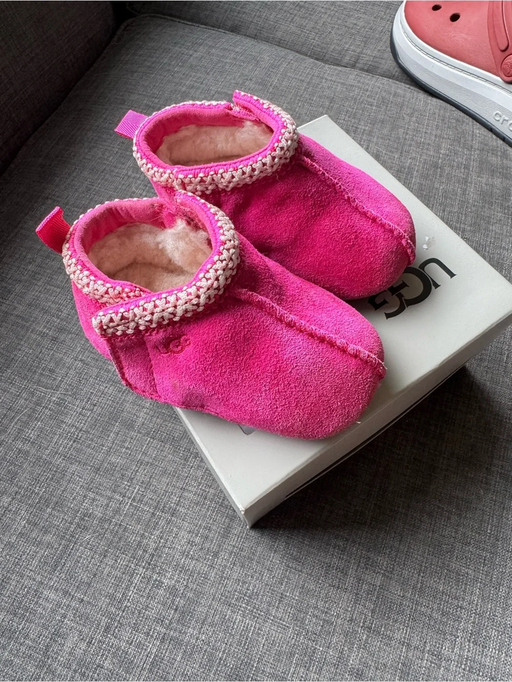 UGG vibrant pink